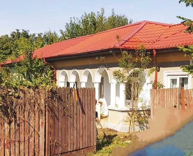 Casa de vanzare 116 mp + curte 2800 mp in Gostinari (Giurgiu) central