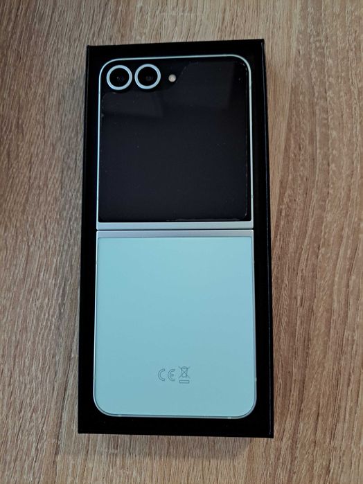 Смартфон Samsung Galaxy Z Flip6, 12GB RAM, 256GB, 5G, Mint