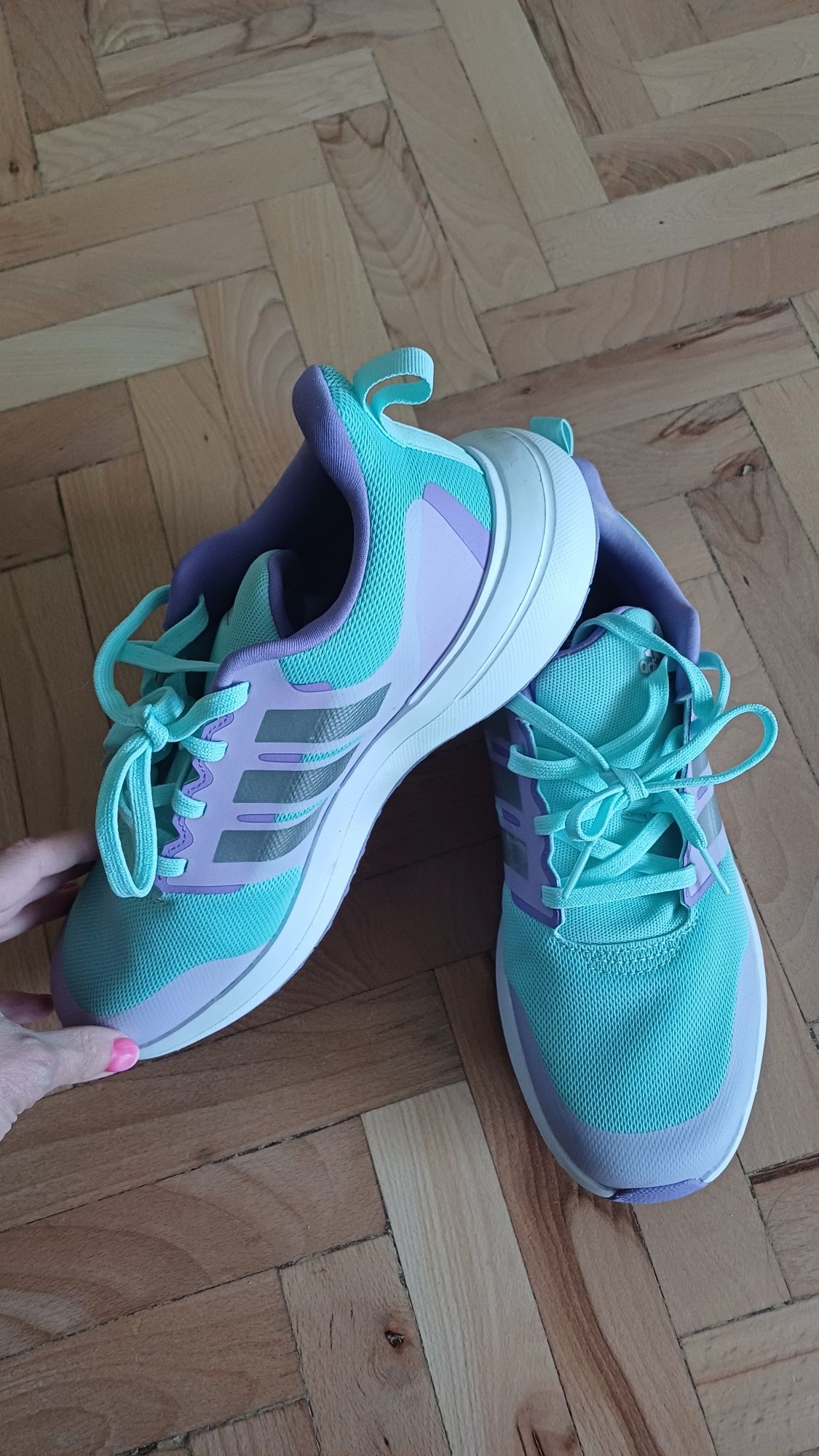 Adidas нови маратонки