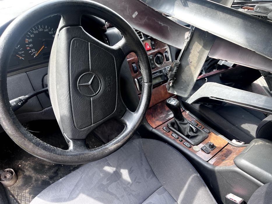 Mercedes-Benz E200--   1500€