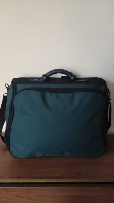 Вместителна чанта за ръчен багаж неупотребявана