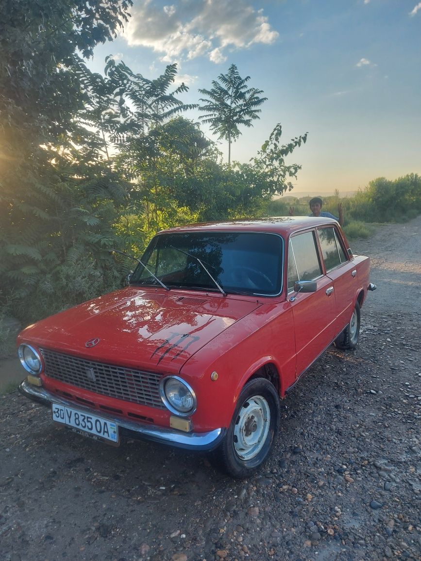 Vaz 21011 sotiladi