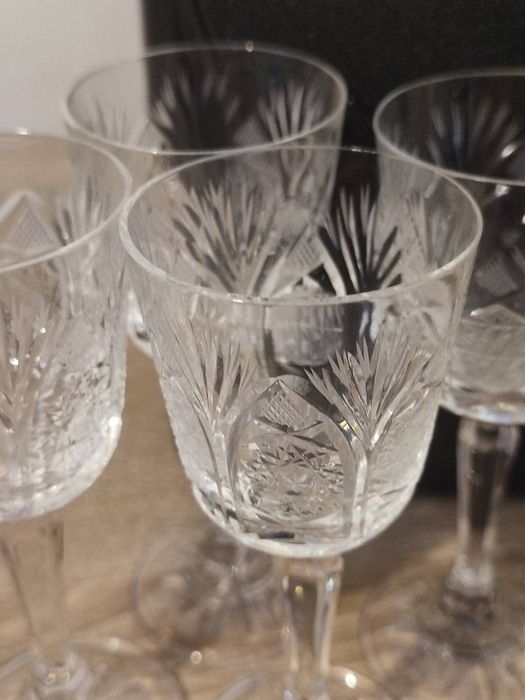 Кристални чаши със столче