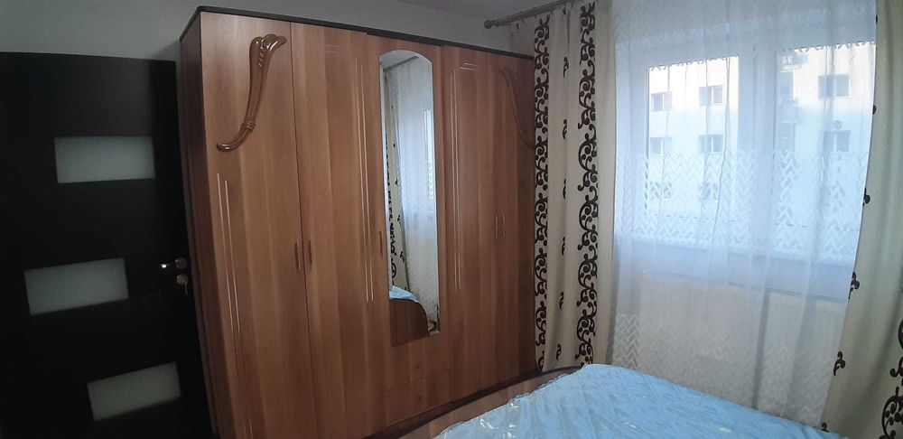 Închiriez apartament
