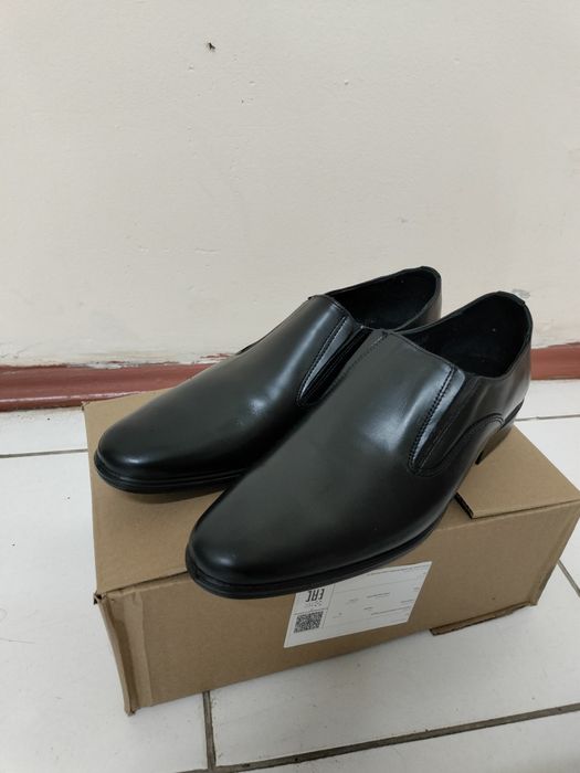 Продаю туфли новые