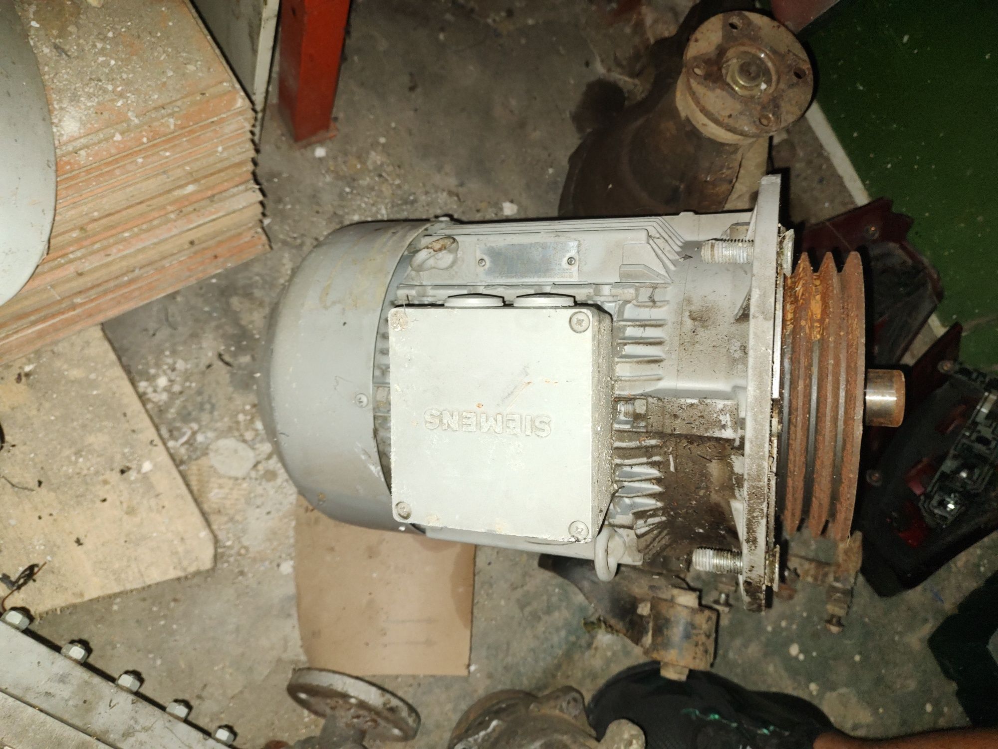 Vând motor  5.5 kw