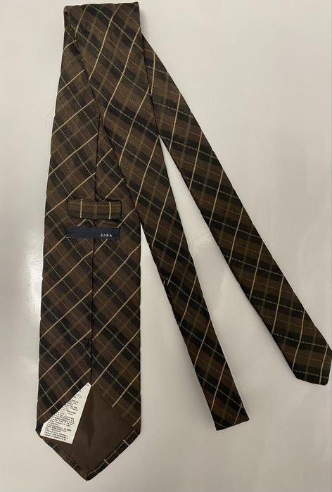 Cravata din Zara