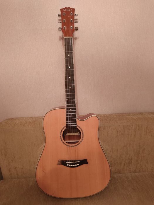 Продам гитару электроакустическую