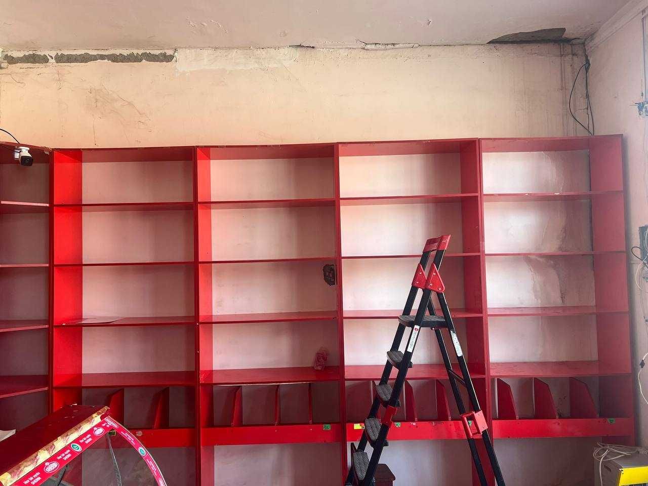 Прилавка и холодильник