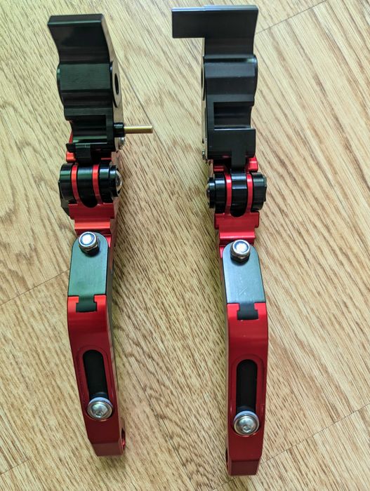 Ducati Multistrada V4; manete pliabile: frana ambreiaj, viteza;