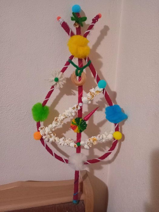 Традиционни сурвачки от дрян.