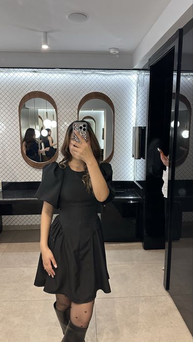 Продам платье в отличном состоянии, надевала всего один раз