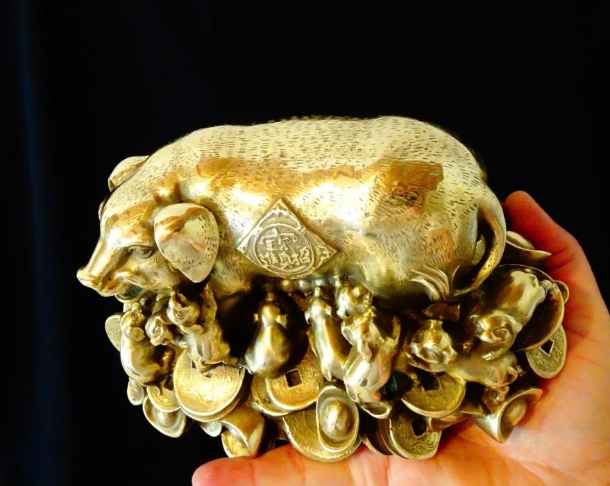 Бронзова статуетка Прасе с прасенца,върху злато,пари 1.5 кг.