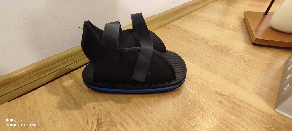 Vand pantof de ghips chirurgical  negru marimea M