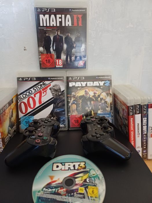 PlayStation 3 Slim + 2 джойстика + игри