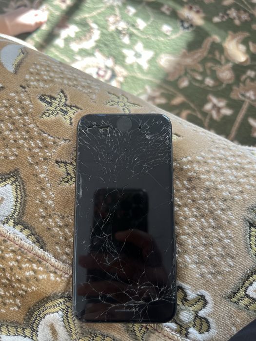 Продам Айфон 8s. Рабочий.