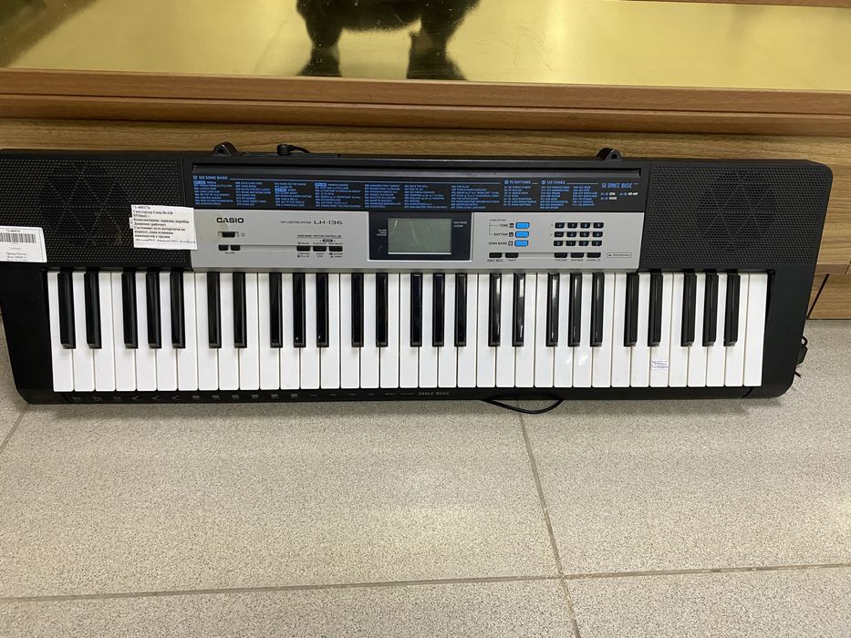 Синтезатор Casio LK-136