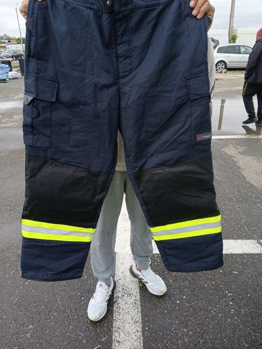 Vând costume de pompierii