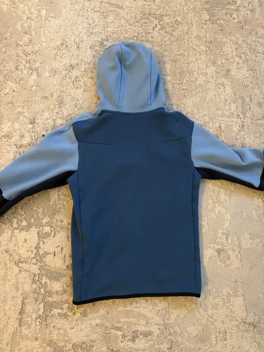 Nike tech fleece in conditii foarte bune