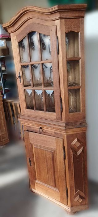 Цената е за брой.
Две ъглови витрини