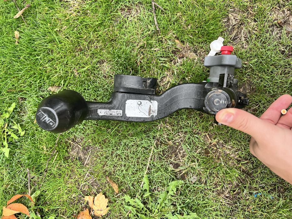 Теглич за mercedes c class с изместен център