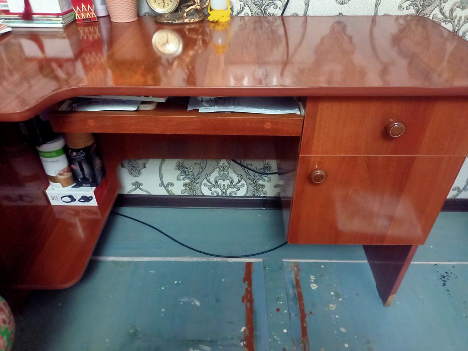 Продаётся компьютерный стол