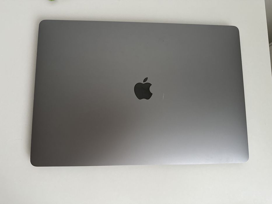 MacBook Pro 16” 2019 – i9 / 16GB RAM / 1TB SSD