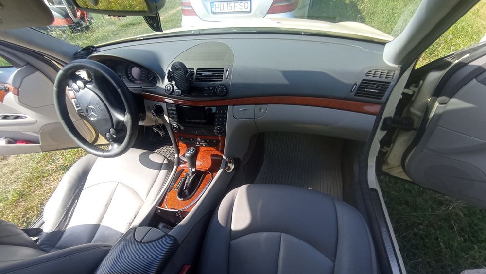 Vând sau schimb Mercedes Benz E