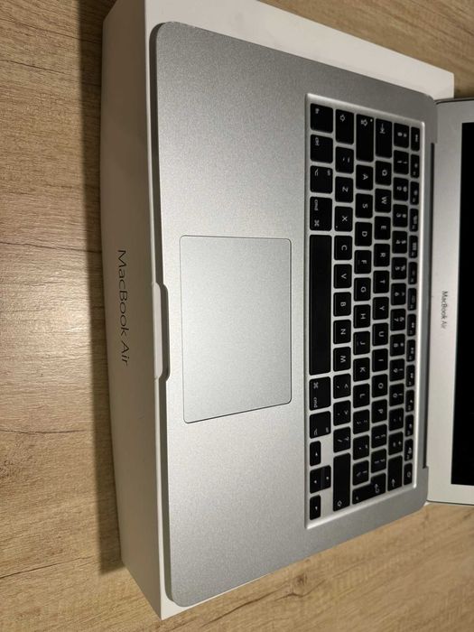 Apple Macbook Air 13 2017 A1466, 13.3", i5, 8 RAM Tastatura Iluminata