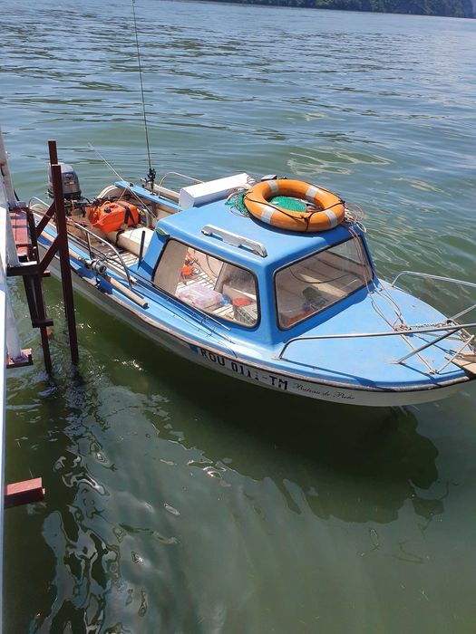 Vand barca cu motor si peridoc înmatriculate Ro