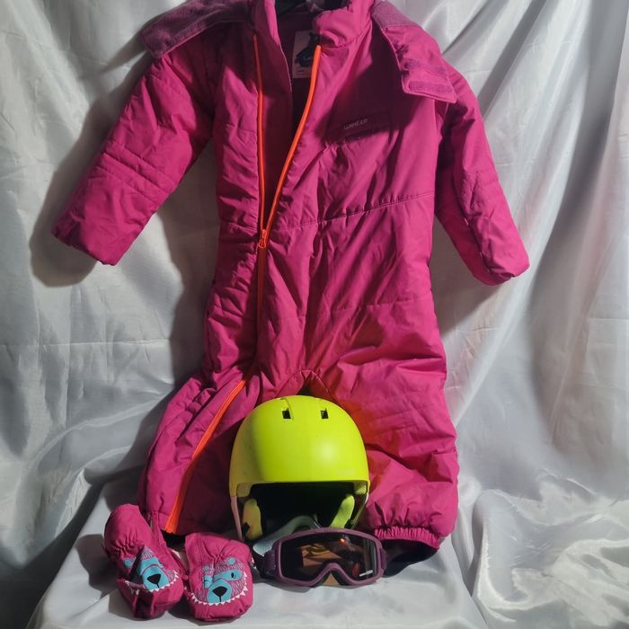 Combinezon iarna + manusi + casca + ochelari