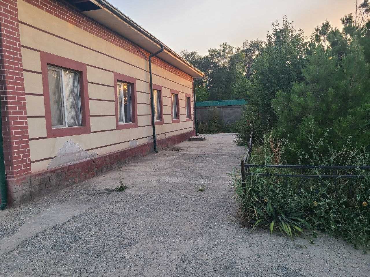 Yangiyerda Shifoxona va oshxona binosi bo`lib to`lash asosida sotiladi