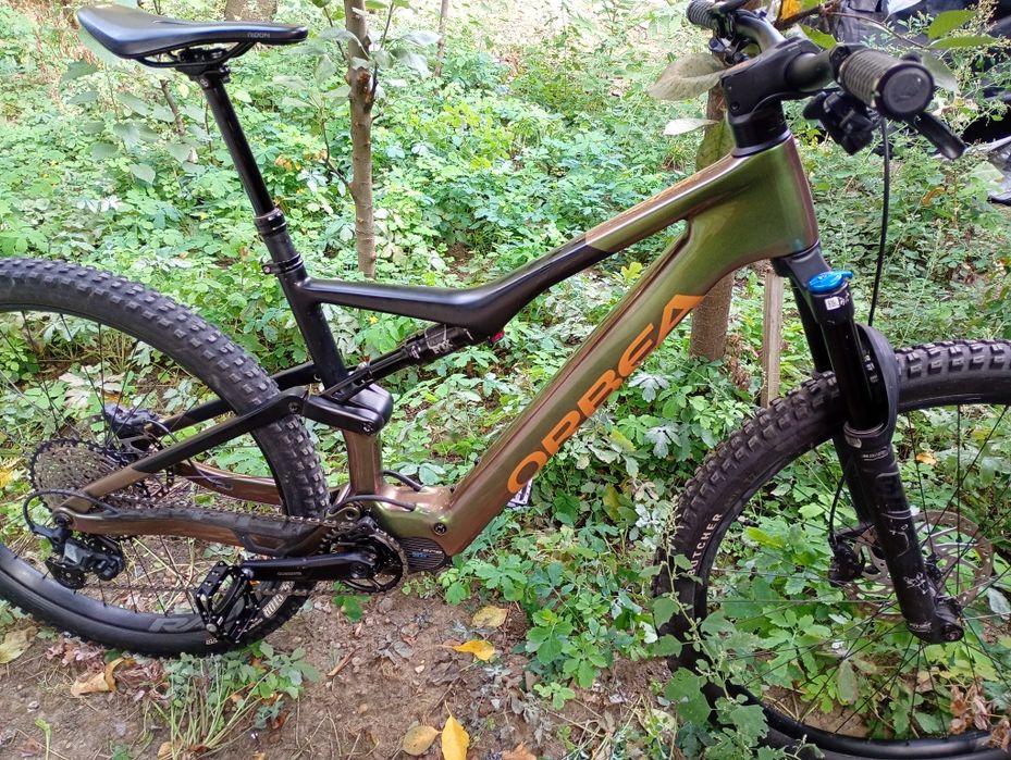 Bicicleta carbon Rise ep8rs