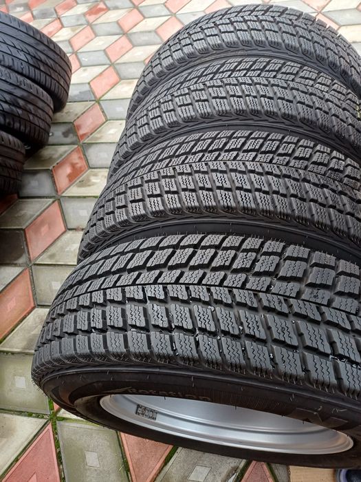 Vând 4 anvelope de iarna 215 70 r16 NEXEN ca și noi rulate max 500 km