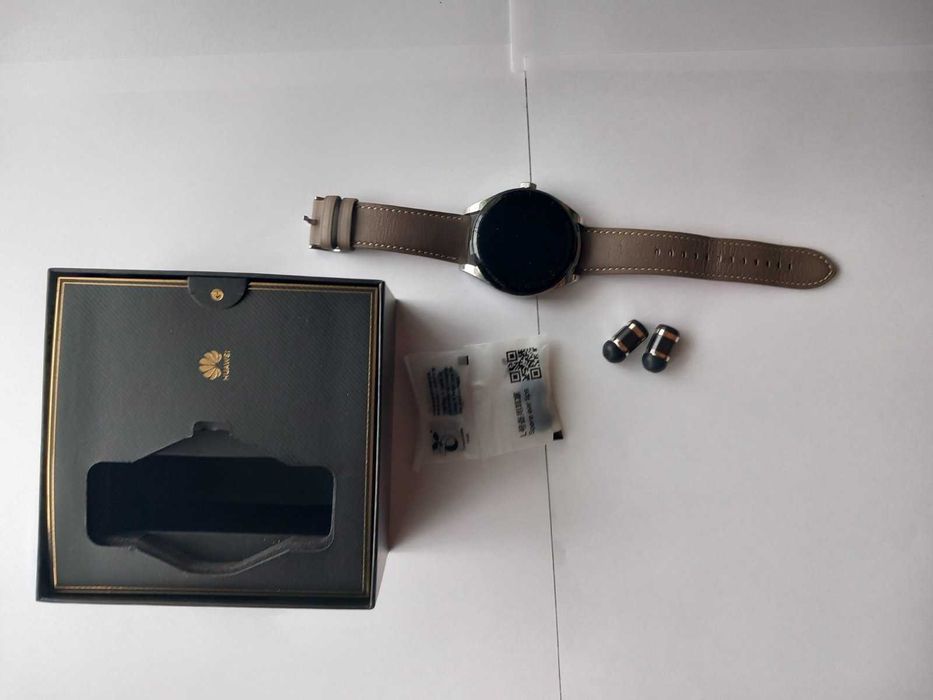 Huawei Watch Buds — Смарт часовник с вградени безжични слушалки