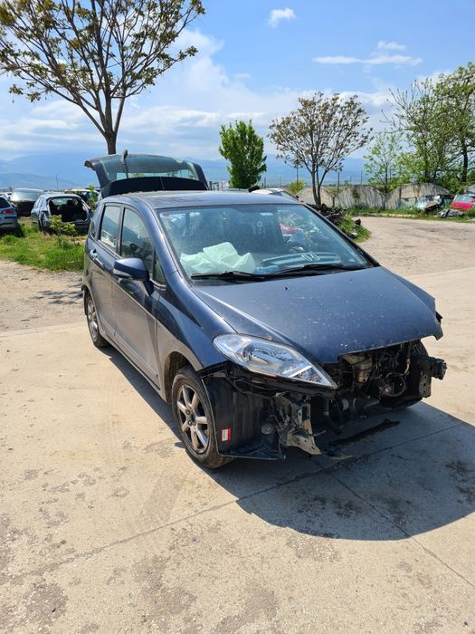 Продавам хонда ФРВ,1.7 Бензин,НА ЧАСТИ