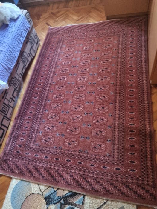 Covor cărămiziu visiniu