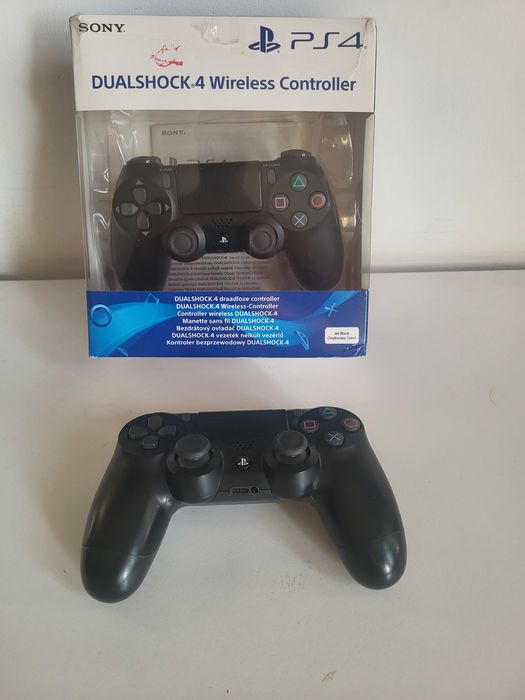 PS4 Slim 1TB cu 2 controlere si 3 jocuri