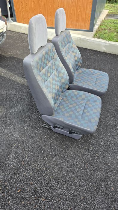 Седалки за VITO 638, предни 2 броя, перфектни.