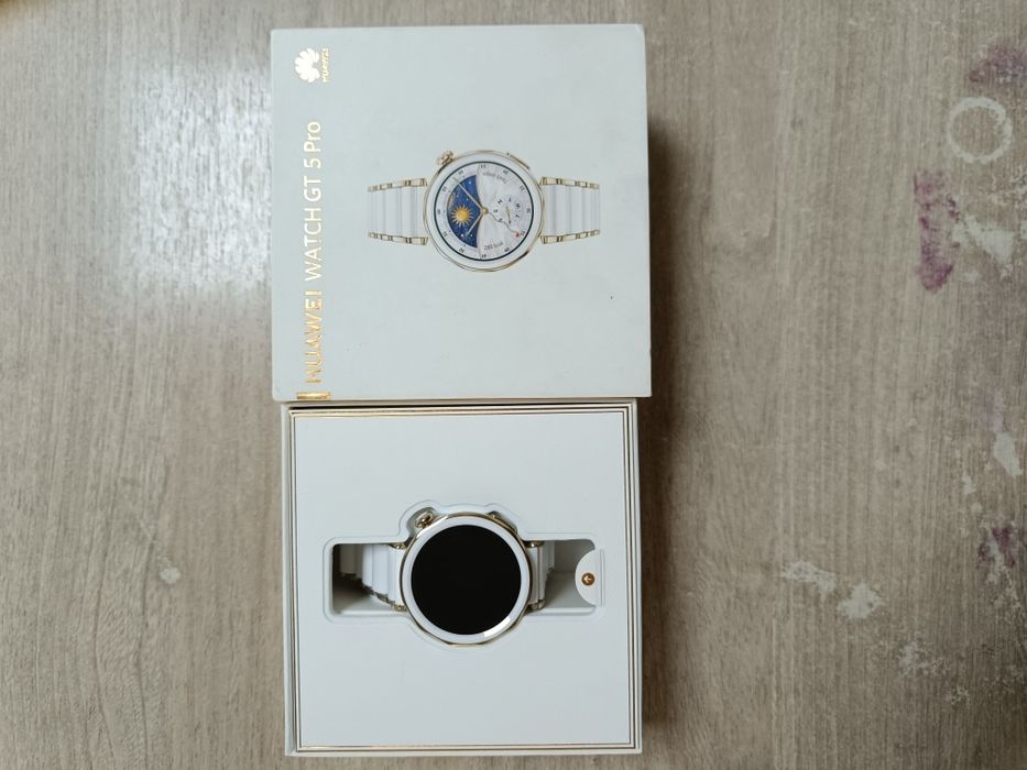 Часовник Huawei Watch GT 5 Pro