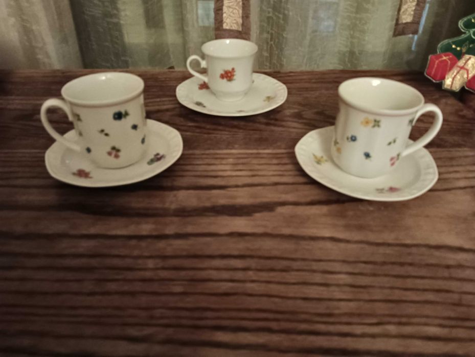 Set cina  portelan Bavaria cu flori marunte si bordura in relief