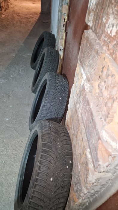 Продавам зимни гуми Kumho: 2 бр. 155/60/15 и 2 бр. 175/55/15