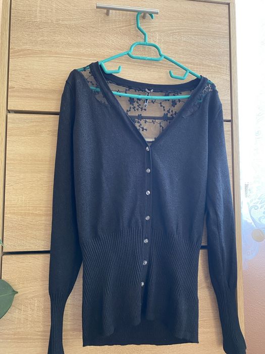 Bluzita cu spatele de dentela