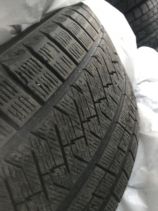 Продаётся зимные шины Triangle 285/50 R20