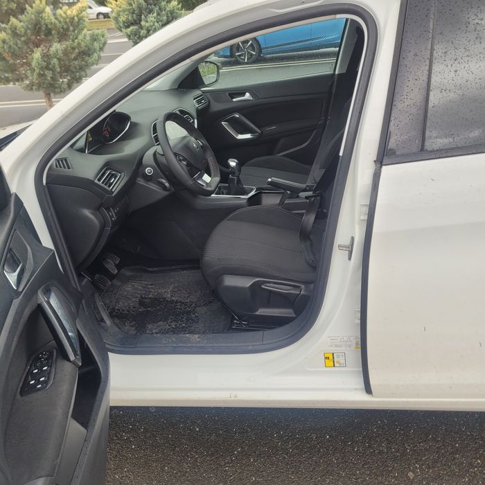Peugeot 308 blue hdi