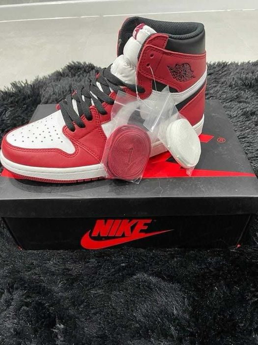 Air Jordan 1 Chicago Red