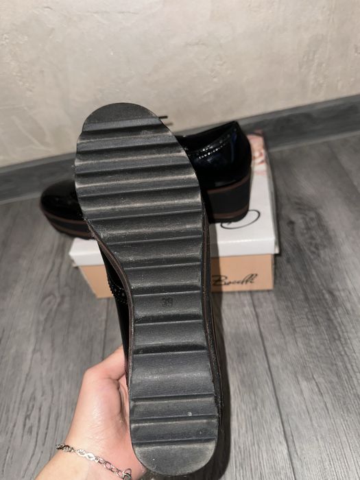 Дамски кожени обувки