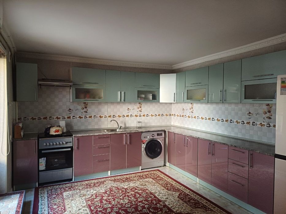 Продаётся современный кухонный гарнитур в отличном состоянии!

Продаю