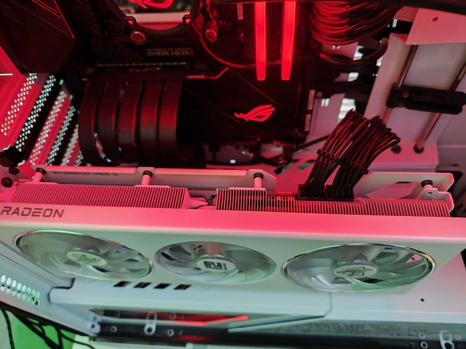 Powercolor AMD Radeon 7800XT Hellhound Spectral White