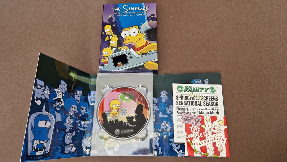 Set 4 dvd-uri sezonul 7 "Familia Simpson"